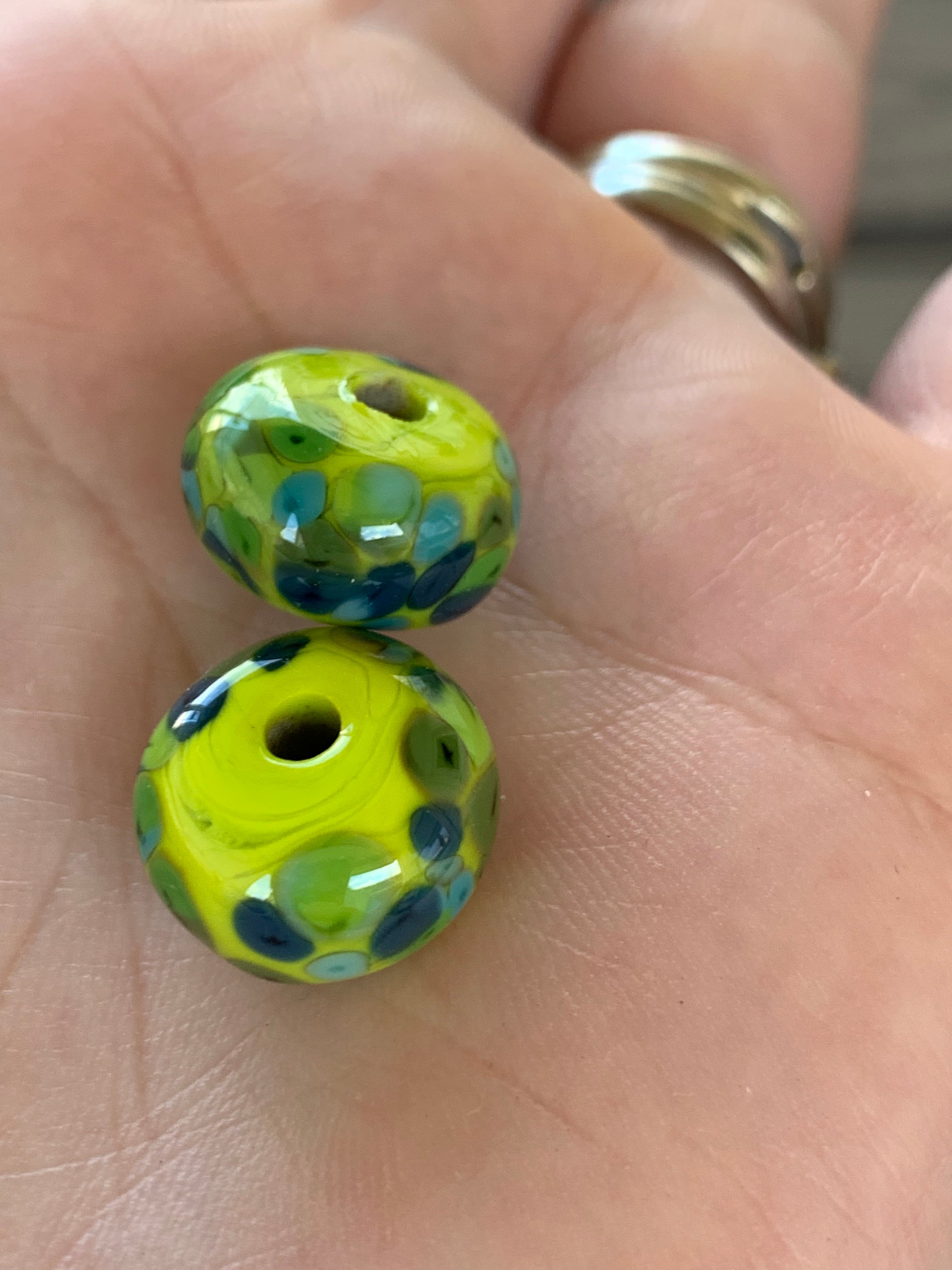 Set of 2 speckled beads in grass green & lime.